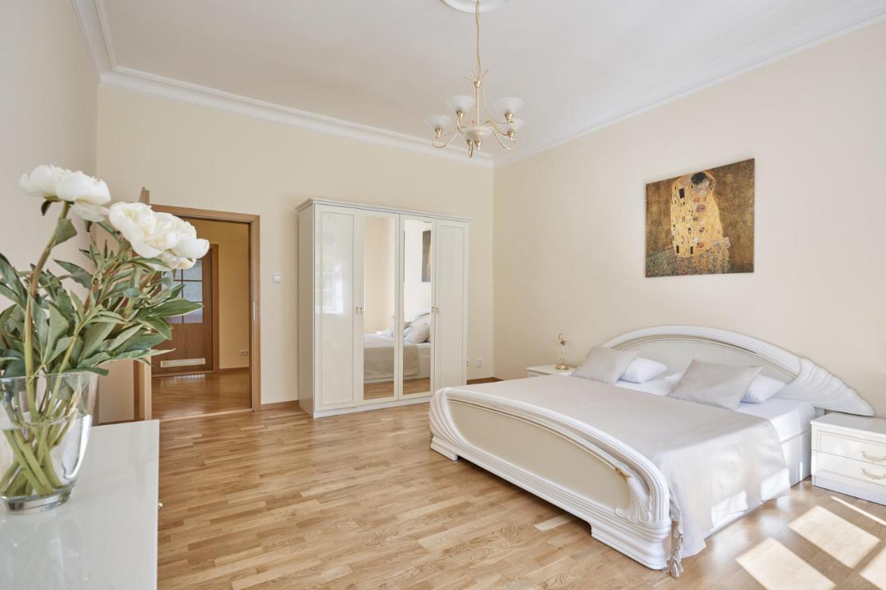 Villa Deluxe Apartments Карлови Вари Екстериор снимка